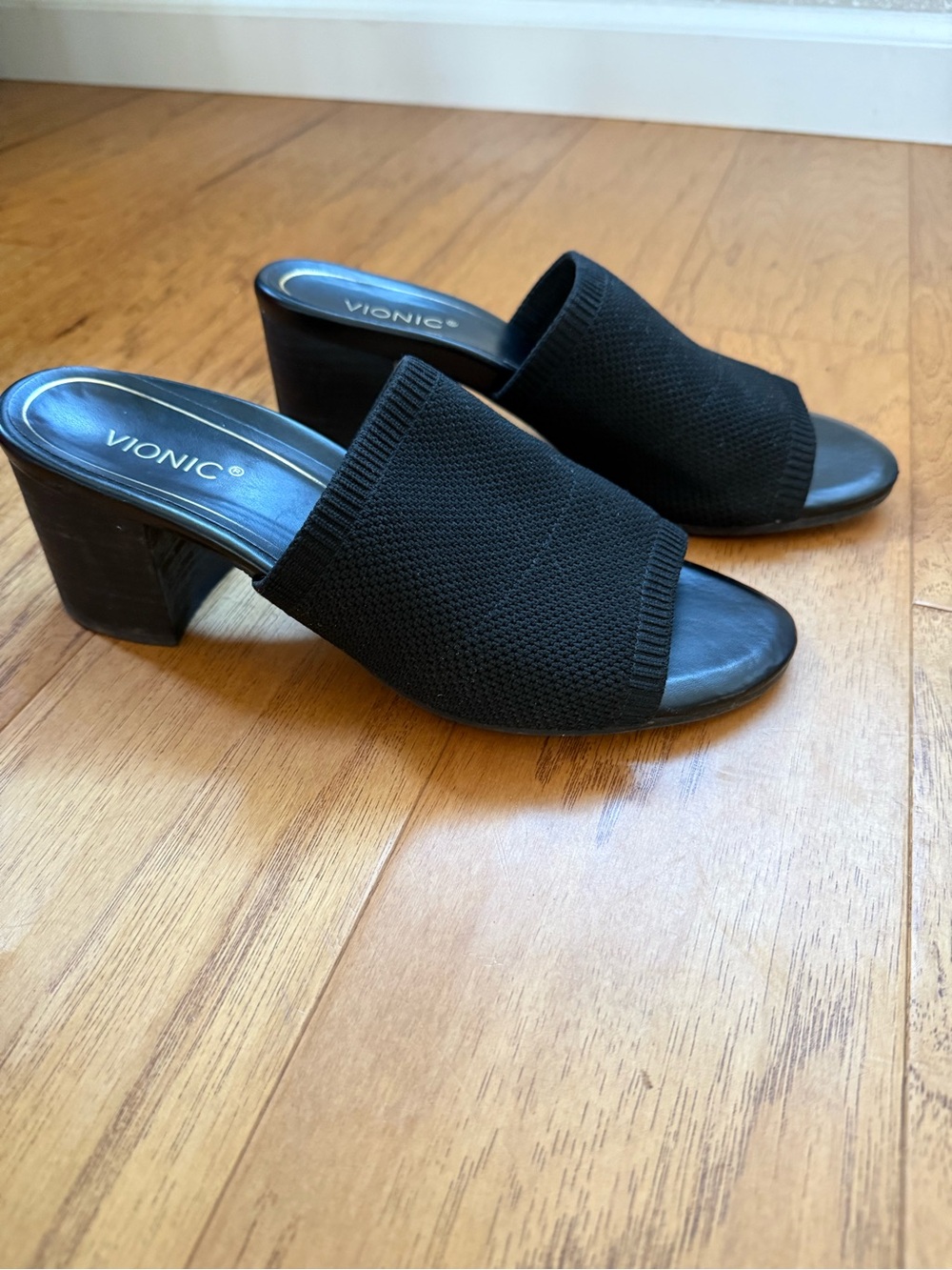 Vionic Women’s Black Knit Open-Toe Block Heel Mules/ wedge sandal